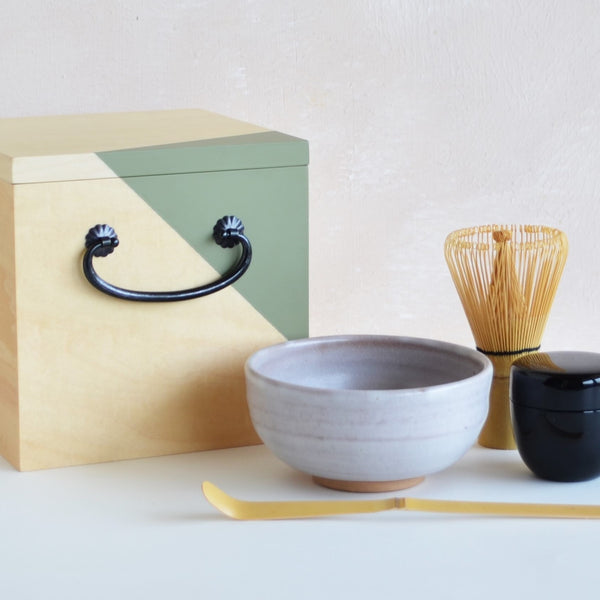 ○Deco Lady・パフボックス○１９２１年・米国輸出○直径１０cm○古則武○ ○Deco Lady・パフボックス○1921年・米国輸出○直径10cm